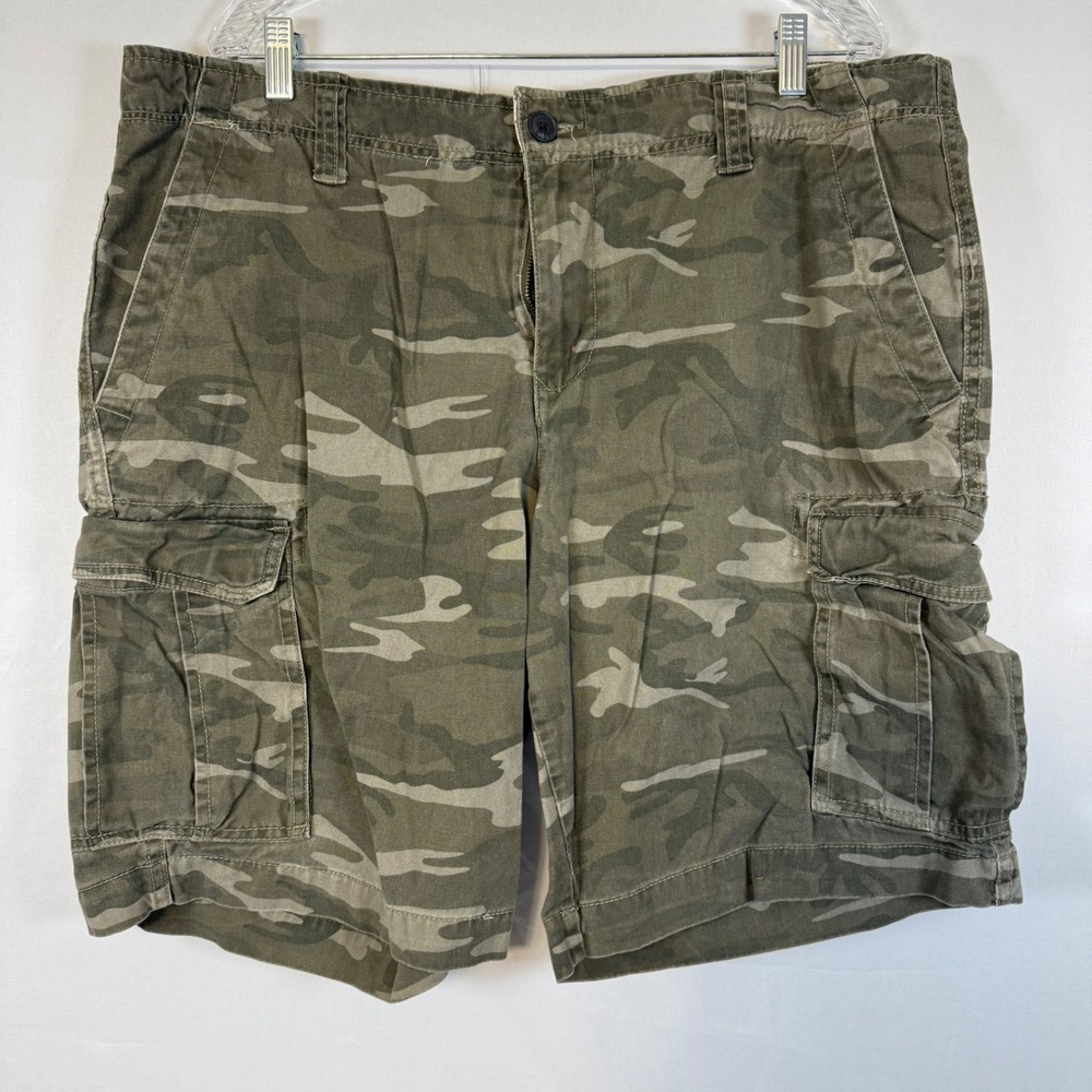 Roebuck & Co. Camo Cargo Shorts‎ Outdoor Casual Size 40